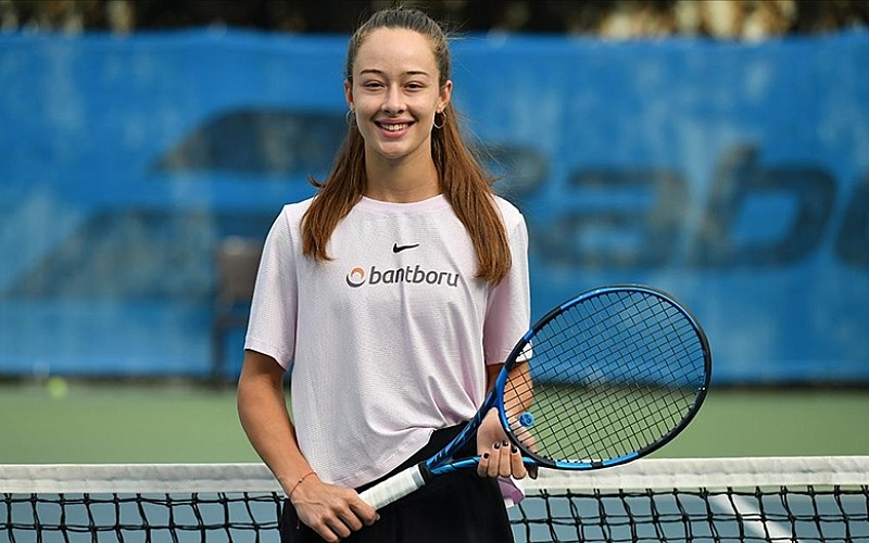 Milli tenisçi Zeynep Sönmez, Avustralya Açık'ta adını ana tabloya yazdırdı Milli tenisçi Zeynep Sönmez, Avustralya Açık'ta adını ana tabloya yazdırdı