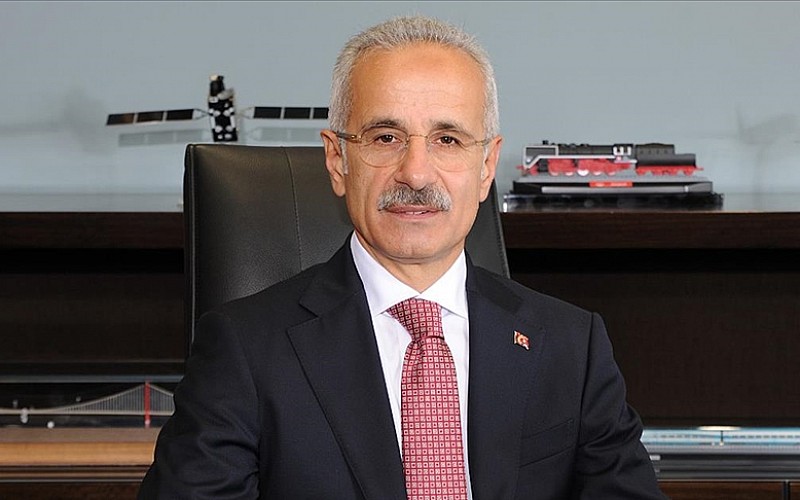 Bakan Uraloğlu, Bursa'da devam eden projelerle ilgili konuştu Bakan Uraloğlu, Bursa'da devam eden projelerle ilgili konuştu