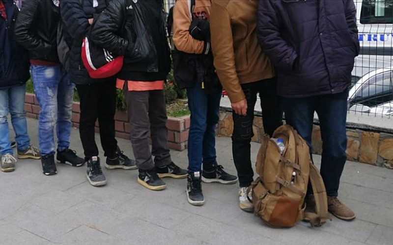 Edirne ve Kırklareli'nde 35 düzensiz göçmen yakalandı Edirne ve Kırklareli'nde 35 düzensiz göçmen yakalandı