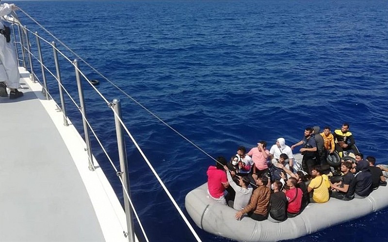 Çanakkale'de 27 düzensiz göçmen yakalandı Çanakkale'de 27 düzensiz göçmen yakalandı