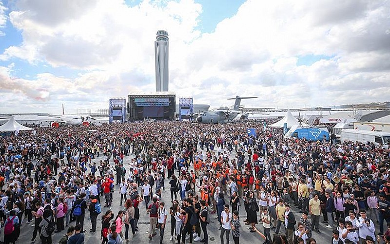 Ticaret Bakanı Bolat, TEKNOFEST stantlarını gezdi Ticaret Bakanı Bolat, TEKNOFEST stantlarını gezdi