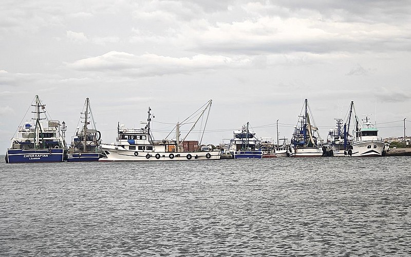 Karadeniz'de balıkçılar denize açılamadı Karadeniz'de balıkçılar denize açılamadı