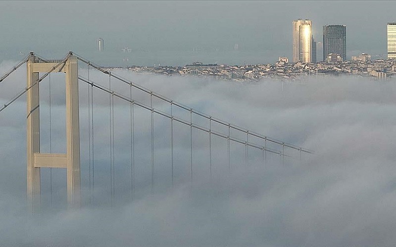 İstanbul'un bazı kesimlerinde sis etkili oldu İstanbul'un bazı kesimlerinde sis etkili oldu