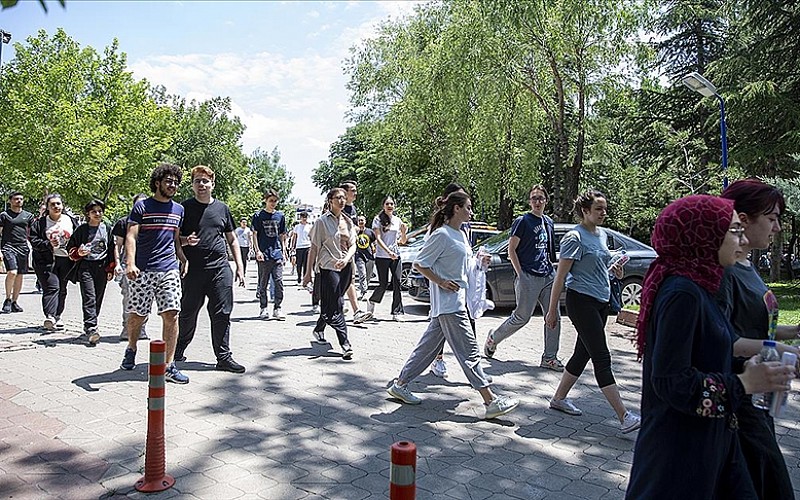 İstanbul'da YKS'nin ikinci oturumu AYT başladı İstanbul'da YKS'nin ikinci oturumu AYT başladı