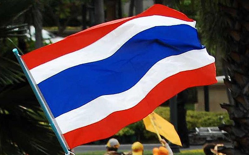 Tayland'da erken seçim yapılması için parlamento feshedildi Tayland'da erken seçim yapılması için parlamento feshedildi