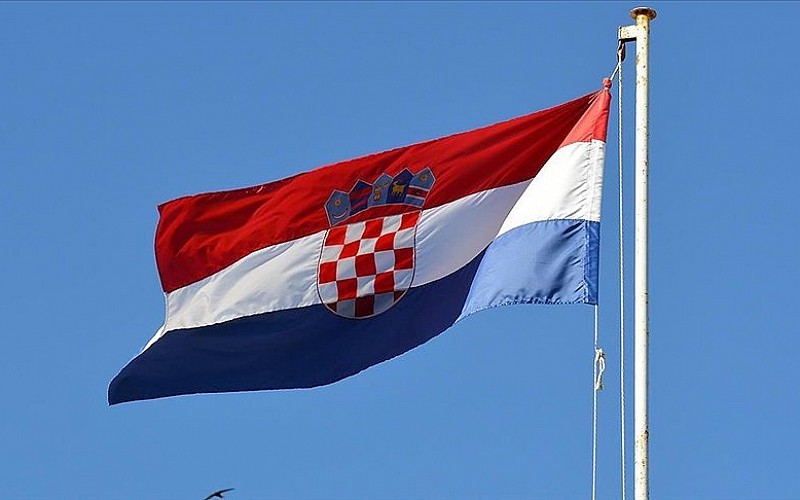 Hırvatistan'da gökdelende çıkan yangını söndürme çalışmaları sürüyor Hırvatistan'da gökdelende çıkan yangını söndürme çalışmaları sürüyor