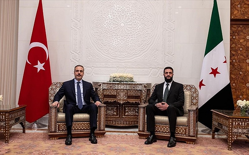 Dışişleri Bakanı Fidan, Suriye Cumhurbaşkanı Şara ile ABD'de bir araya geldi Dışişleri Bakanı Fidan, Suriye Cumhurbaşkanı Şara ile ABD'de bir araya geldi