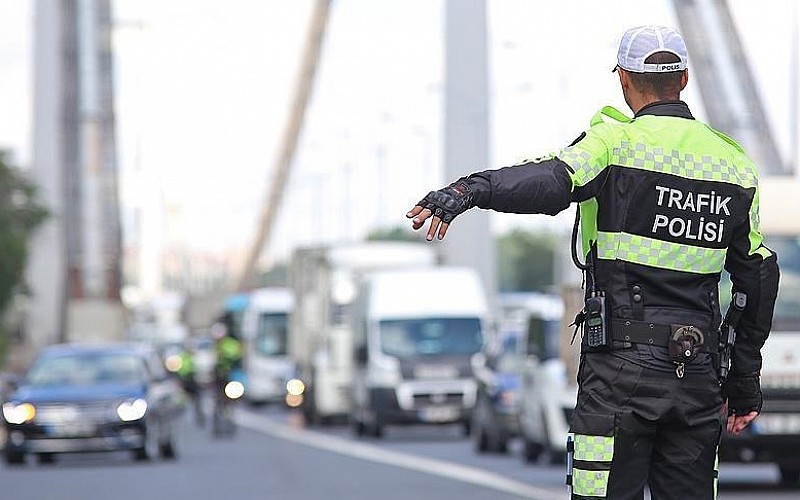 Sakarya'da drift yapan sürücüye 46 bin 392 lira ceza kesildi Sakarya'da drift yapan sürücüye 46 bin 392 lira ceza kesildi