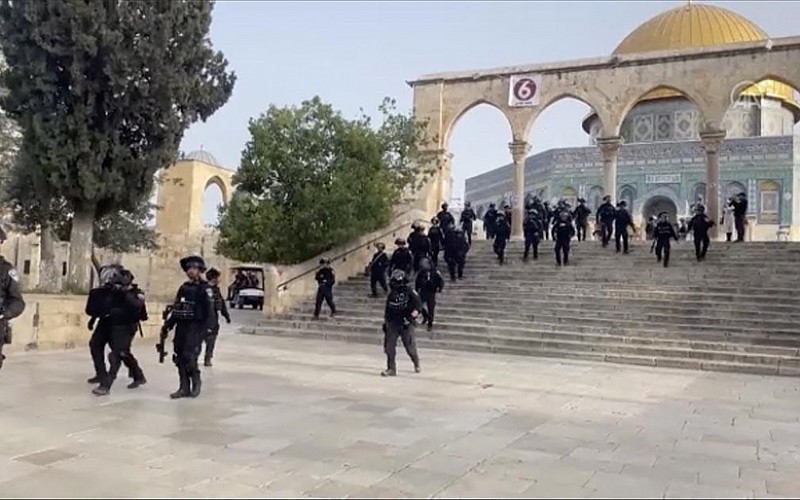 Şeria'daki birçok bölgeye baskın düzenleyen İsrail ordusu Filistinlilere ait yapıları yıktı Şeria'daki birçok bölgeye baskın düzenleyen İsrail ordusu Filistinlilere ait yapıları yıktı