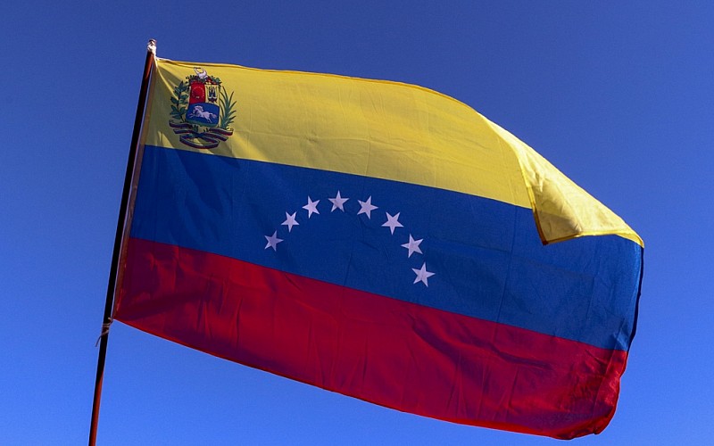 Venezuela'da başkanlık sarayı çevresinde silah sesleri duyuldu Venezuela'da başkanlık sarayı çevresinde silah sesleri duyuldu