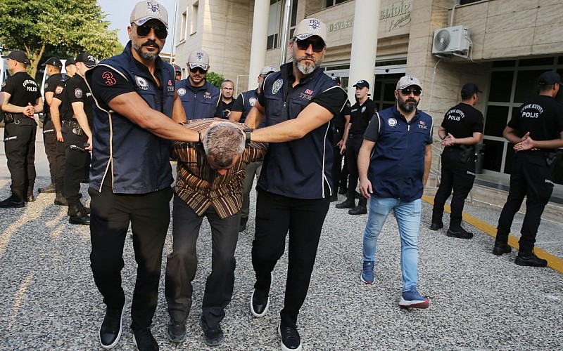 FETÖ firarisi Karatepe'nin gömdüğü mühimmatlar aranıyor FETÖ firarisi Karatepe'nin gömdüğü mühimmatlar aranıyor
