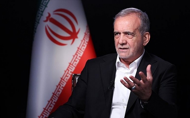 İran Cumhurbaşkanı'ndan Ekonomik İşbirliği Teşkilatı üyeleri arasında ortak polis gücü çağrısı İran Cumhurbaşkanı'ndan Ekonomik İşbirliği Teşkilatı üyeleri arasında ortak polis gücü çağrısı