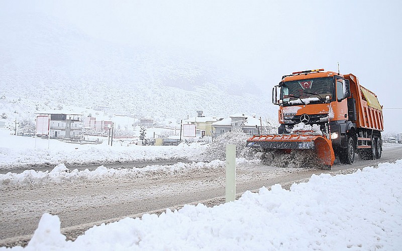 Kayseri'de kar ve tipi nedeniyle kapanan 140 mahalle yolu ulaşıma açıldı Kayseri'de kar ve tipi nedeniyle kapanan 140 mahalle yolu ulaşıma açıldı