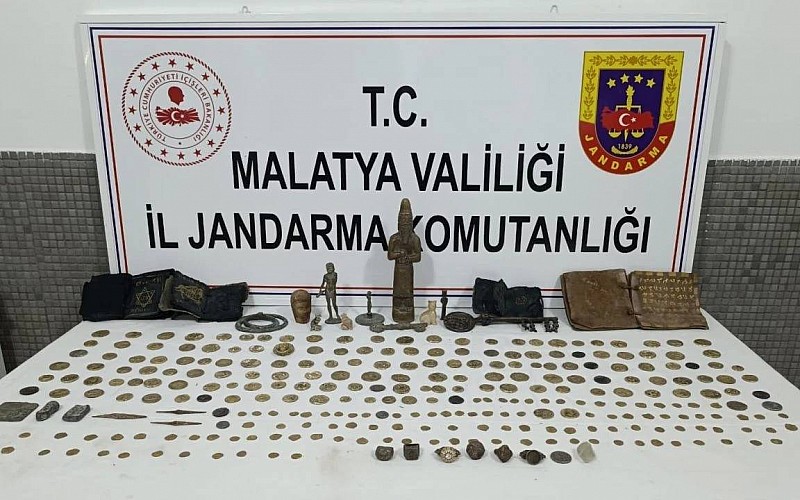 Malatya'da tarihi eser niteliğinde 273 sikke ele geçirildi Malatya'da tarihi eser niteliğinde 273 sikke ele geçirildi