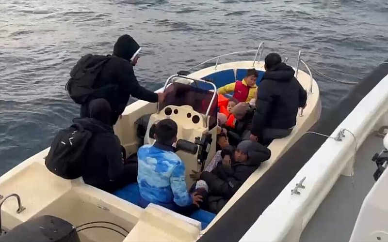 Çanakkale'de 13 düzensiz göçmen yakalandı Çanakkale'de 13 düzensiz göçmen yakalandı