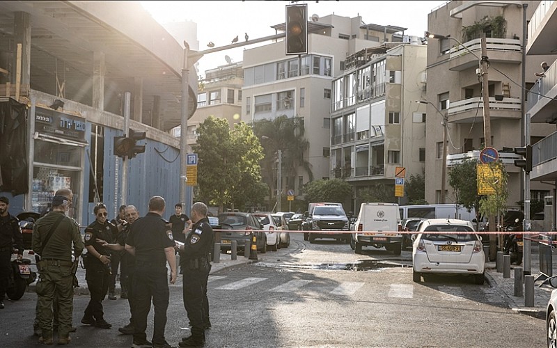 İran'dan yapılan misilleme sırasında Tel Aviv semalarında güçlü patlamalar duyuldu İran'dan yapılan misilleme sırasında Tel Aviv semalarında güçlü patlamalar duyuldu