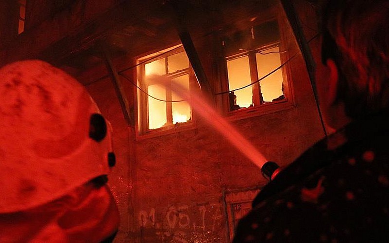 Başkentte apartman dairesinde çıkan yangın söndürüldü Başkentte apartman dairesinde çıkan yangın söndürüldü