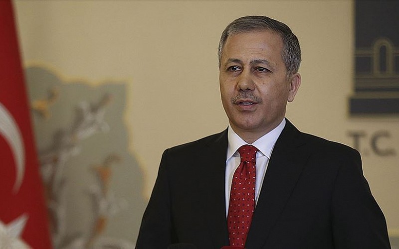 Bakan Yerlikaya, ülke genelindeki denetimlerde 32 göçmen kaçakçılığı organizatörünün yakalandığını bildirdi Bakan Yerlikaya, ülke genelindeki denetimlerde 32 göçmen kaçakçılığı organizatörünün yakalandığını bildirdi