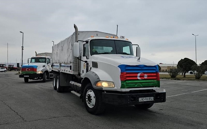 Azerbaycan, İran'a yeniden insani yardım gönderdi Azerbaycan, İran'a yeniden insani yardım gönderdi