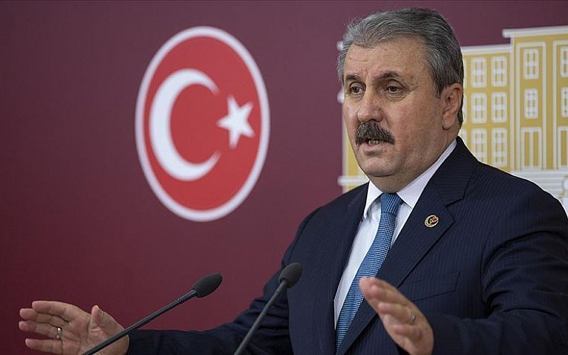 BBP Genel Başkanı Destici, Yazıcıoğlu'nun kabrini ziyaret etti BBP Genel Başkanı Destici, Yazıcıoğlu'nun kabrini ziyaret etti