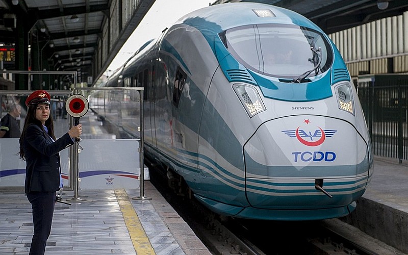 Ankara-Sivas YHT Hattı'nda taşınan yolcu sayısı 2 yılda 1,7 milyona yaklaştı Ankara-Sivas YHT Hattı'nda taşınan yolcu sayısı 2 yılda 1,7 milyona yaklaştı
