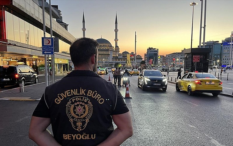 "Huzur İstanbul" uygulamasında 830 kişi gözaltına alındı "Huzur İstanbul" uygulamasında 830 kişi gözaltına alındı