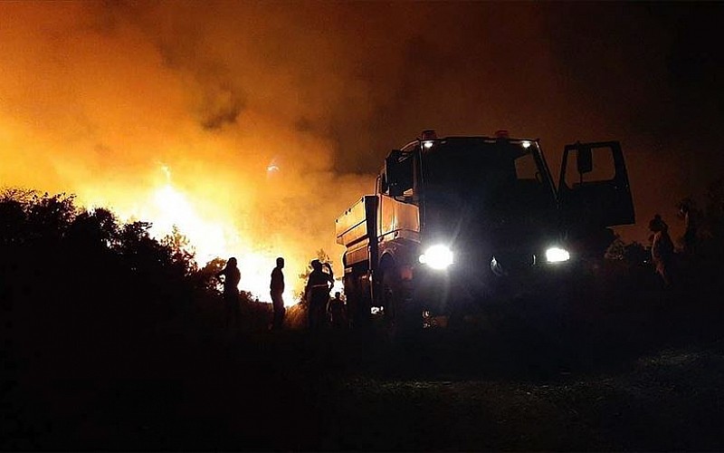 Çanakkale'de çıkan orman yangınının ilerleme hızı güvenlik kamerasında Çanakkale'de çıkan orman yangınının ilerleme hızı güvenlik kamerasında