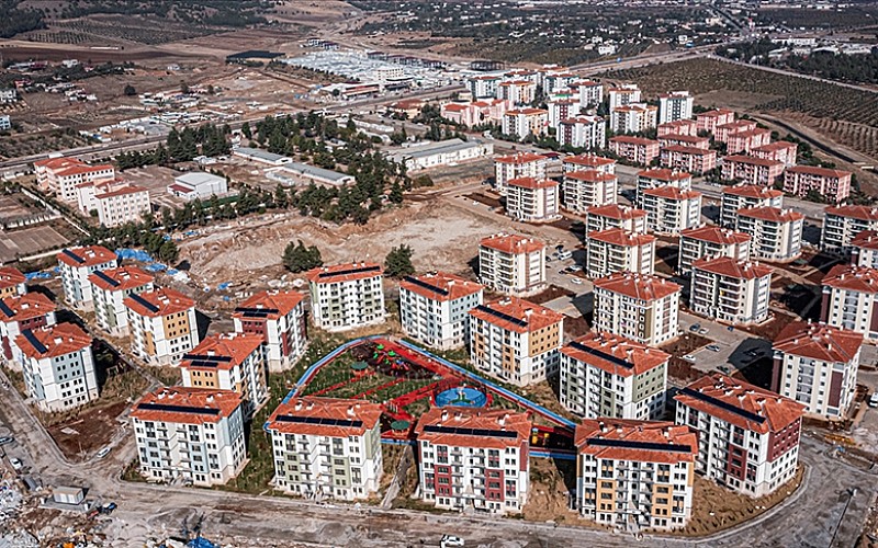 Deprem bölgesinde yıl sonuna kadar 452 bin konut ve iş yeri teslim edilecek Deprem bölgesinde yıl sonuna kadar 452 bin konut ve iş yeri teslim edilecek