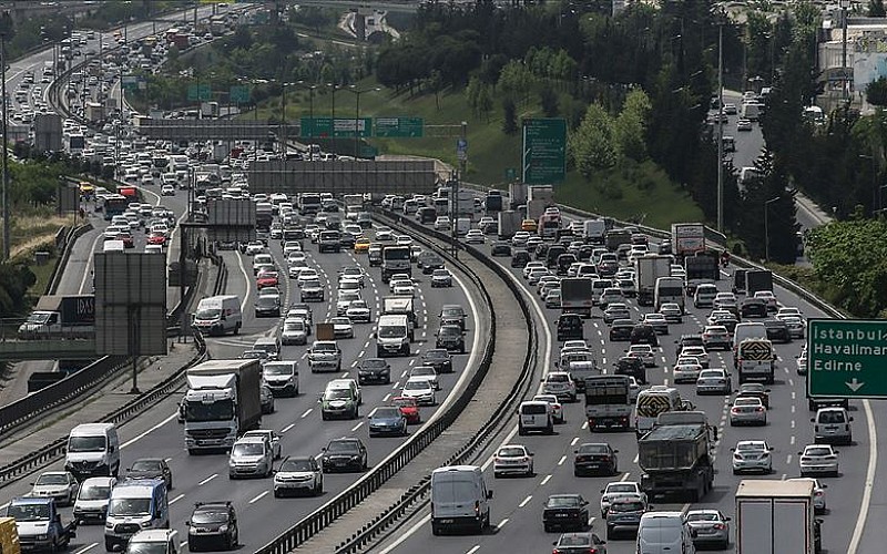 İstanbul trafiğinde yoğunluk: Erken saatlerde başladı İstanbul trafiğinde yoğunluk: Erken saatlerde başladı