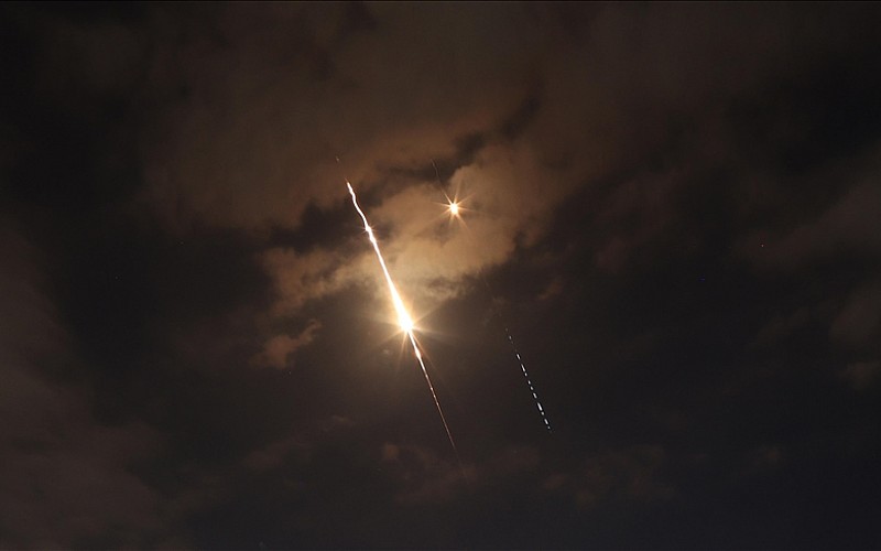 BAE Savunma Bakanlığı, İran'dan füze ve İHA'larla saldırı düzenlendiğini açıkladı BAE Savunma Bakanlığı, İran'dan füze ve İHA'larla saldırı düzenlendiğini açıkladı