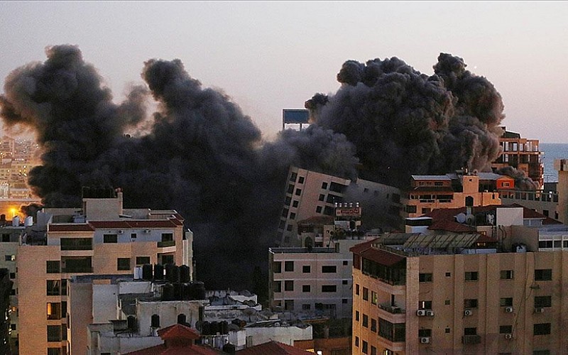 Erzurum'da sağlık çalışanları yağmurlu havaya rağmen Gazze için yürüdü Erzurum'da sağlık çalışanları yağmurlu havaya rağmen Gazze için yürüdü