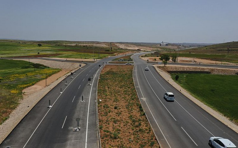 Kars'ta kar ve tipi ulaşımda aksamalara neden oldu Kars'ta kar ve tipi ulaşımda aksamalara neden oldu