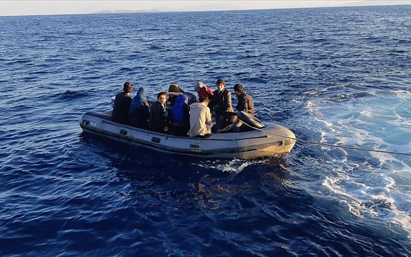 Edirne ve Kırklareli'nde 13 düzensiz göçmen yakalandı Edirne ve Kırklareli'nde 13 düzensiz göçmen yakalandı