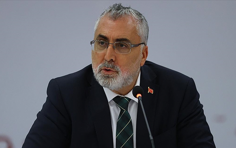 Bakan Işıkhan, Bingöl'de "İş İnsanları İstişare Toplantısı"nda konuştu Bakan Işıkhan, Bingöl'de "İş İnsanları İstişare Toplantısı"nda konuştu