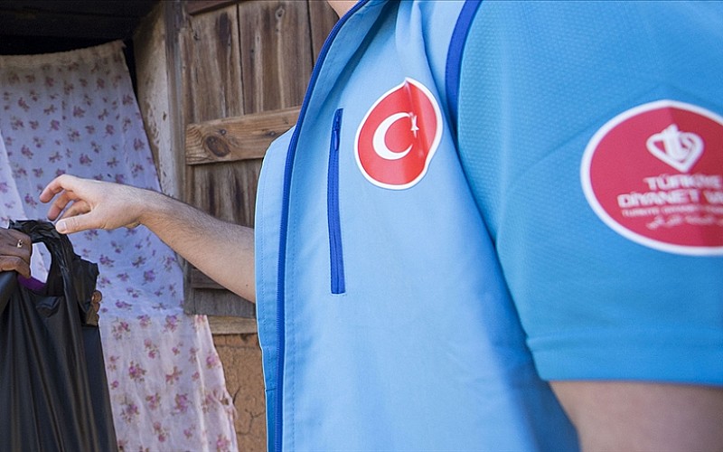 Türkiye Diyanet Vakfından Lübnan'da 1700 yetim öğrenciye eğitim desteği Türkiye Diyanet Vakfından Lübnan'da 1700 yetim öğrenciye eğitim desteği
