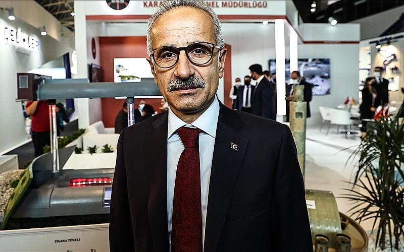 Bakan Uraloğlu, Mersin-Adana-Osmaniye-Gaziantep Hızlı Tren Projesi'nde incelemelerde bulundu Bakan Uraloğlu, Mersin-Adana-Osmaniye-Gaziantep Hızlı Tren Projesi'nde incelemelerde bulundu