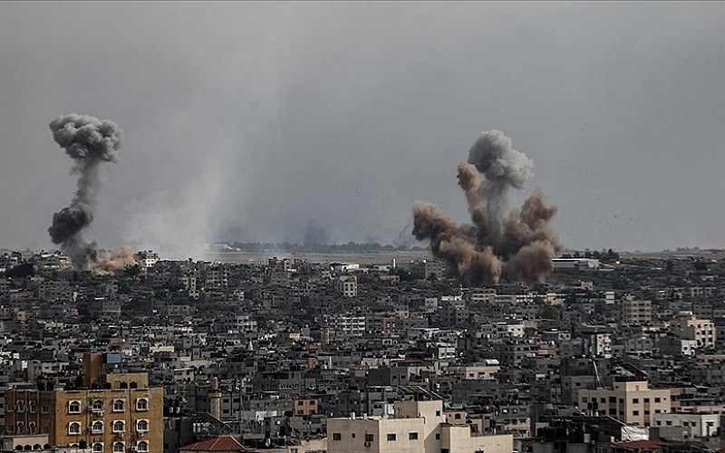 İsrail'in Gazze'de bir eve düzenlediği saldırıda 5 Filistinli öldü İsrail'in Gazze'de bir eve düzenlediği saldırıda 5 Filistinli öldü