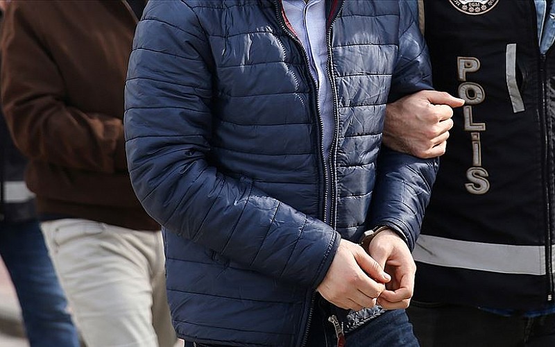 Macaristan'da tutuklu bulunan Serdar Sertçelik Türkiye'ye getirildi Macaristan'da tutuklu bulunan Serdar Sertçelik Türkiye'ye getirildi