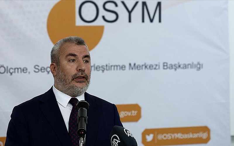 ÖSYM Başkanı Ersoy, AA'nın 'Yılın Kareleri' oylamasına katıldı ÖSYM Başkanı Ersoy, AA'nın 'Yılın Kareleri' oylamasına katıldı